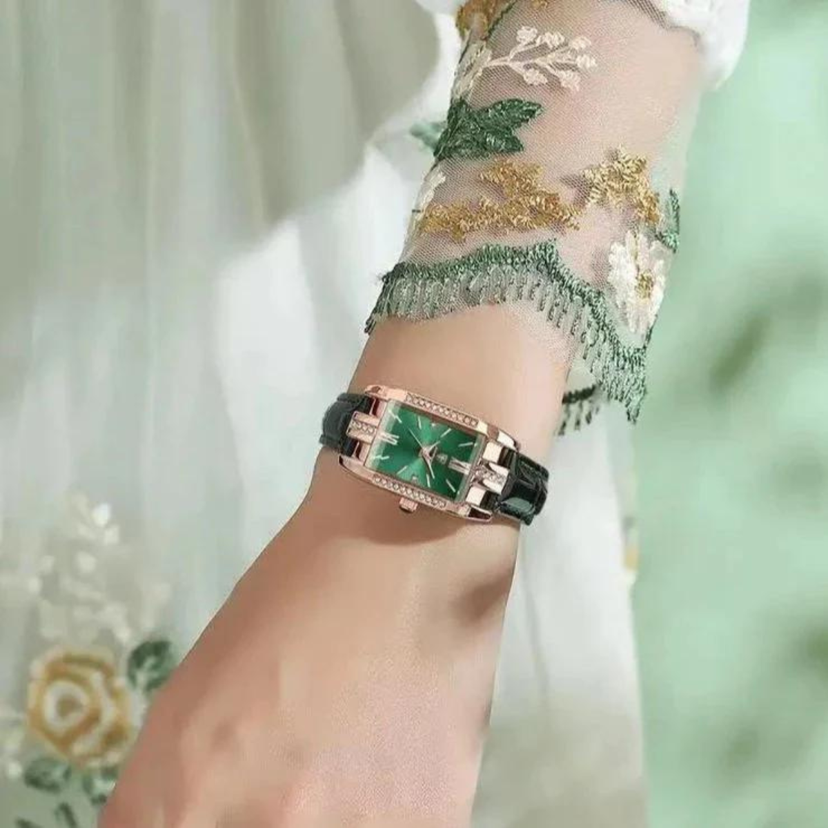 Reloj verde de moda